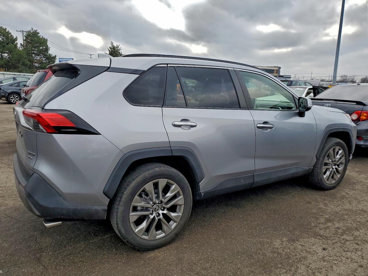 2021 TOYOTA RAV4 LIMITED photo 3
