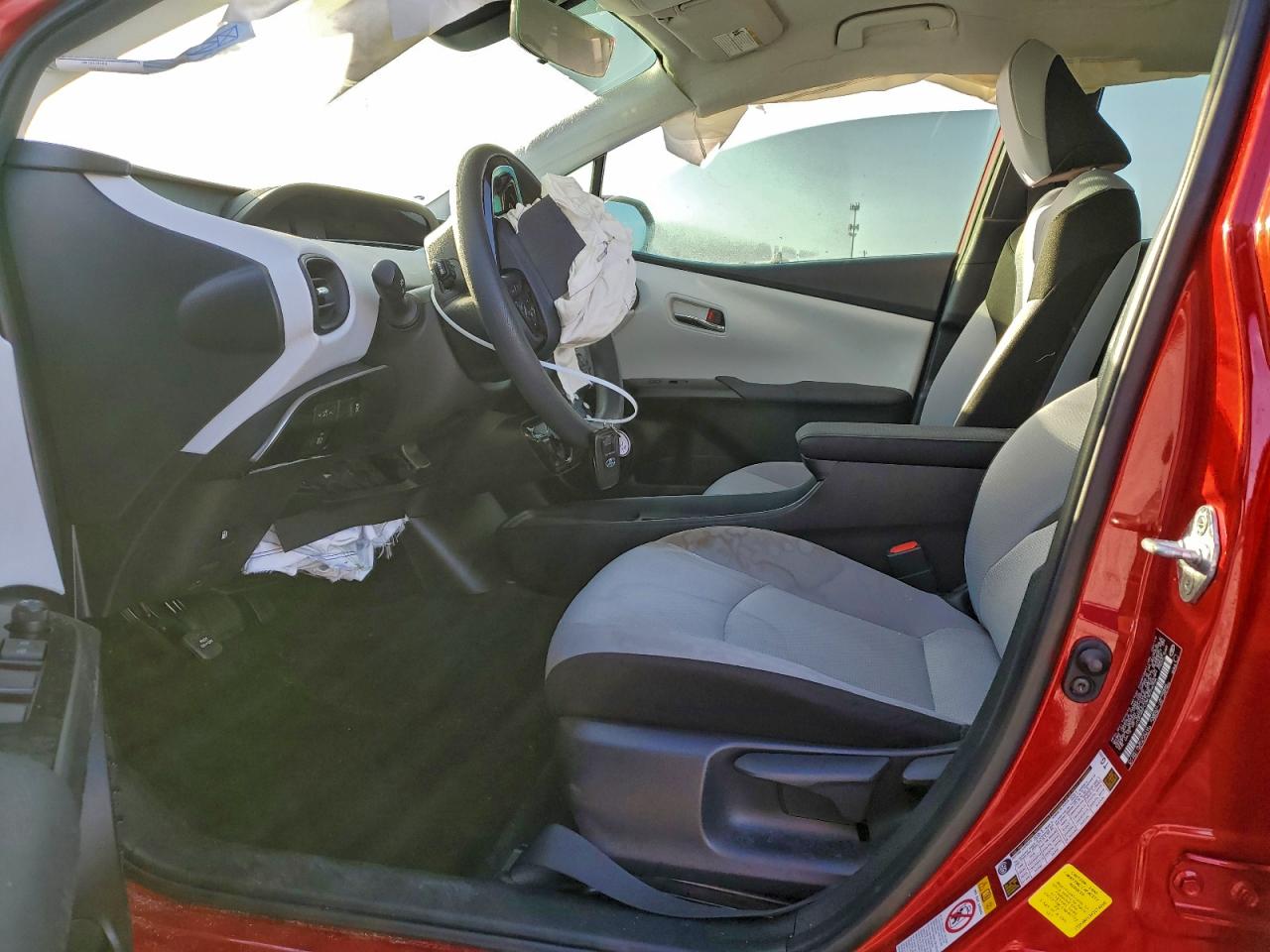 2019 TOYOTA PRIUS photo 7