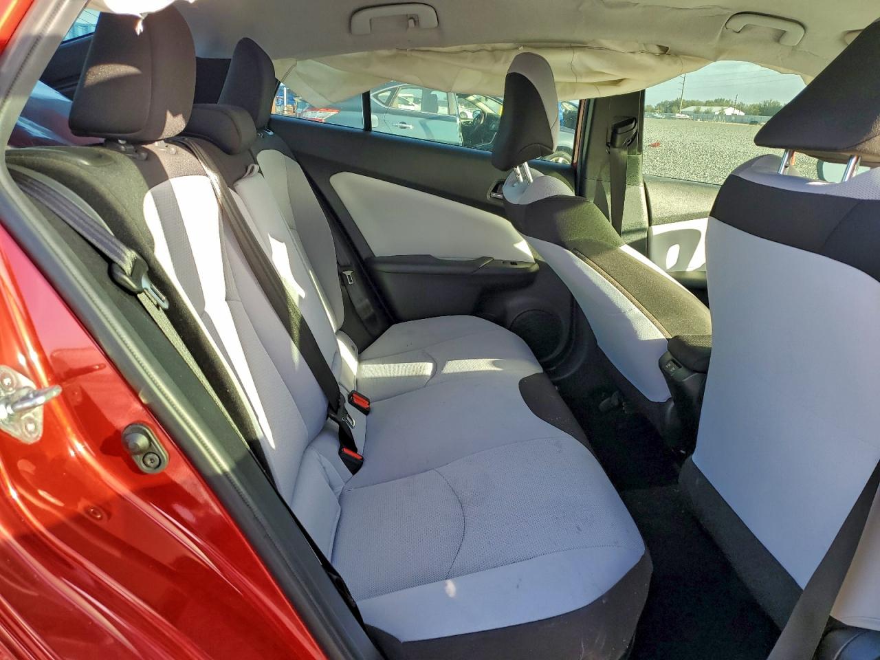 2019 TOYOTA PRIUS photo 10