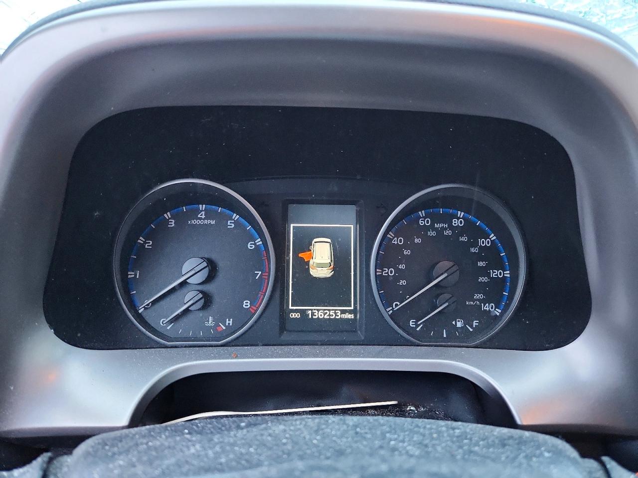 2017 TOYOTA RAV4 XLE photo 9