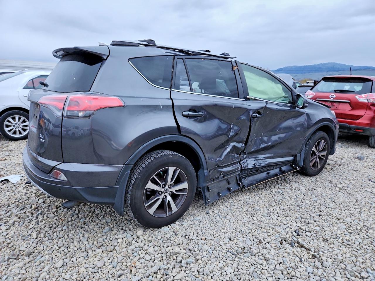 2017 TOYOTA RAV4 XLE photo 3