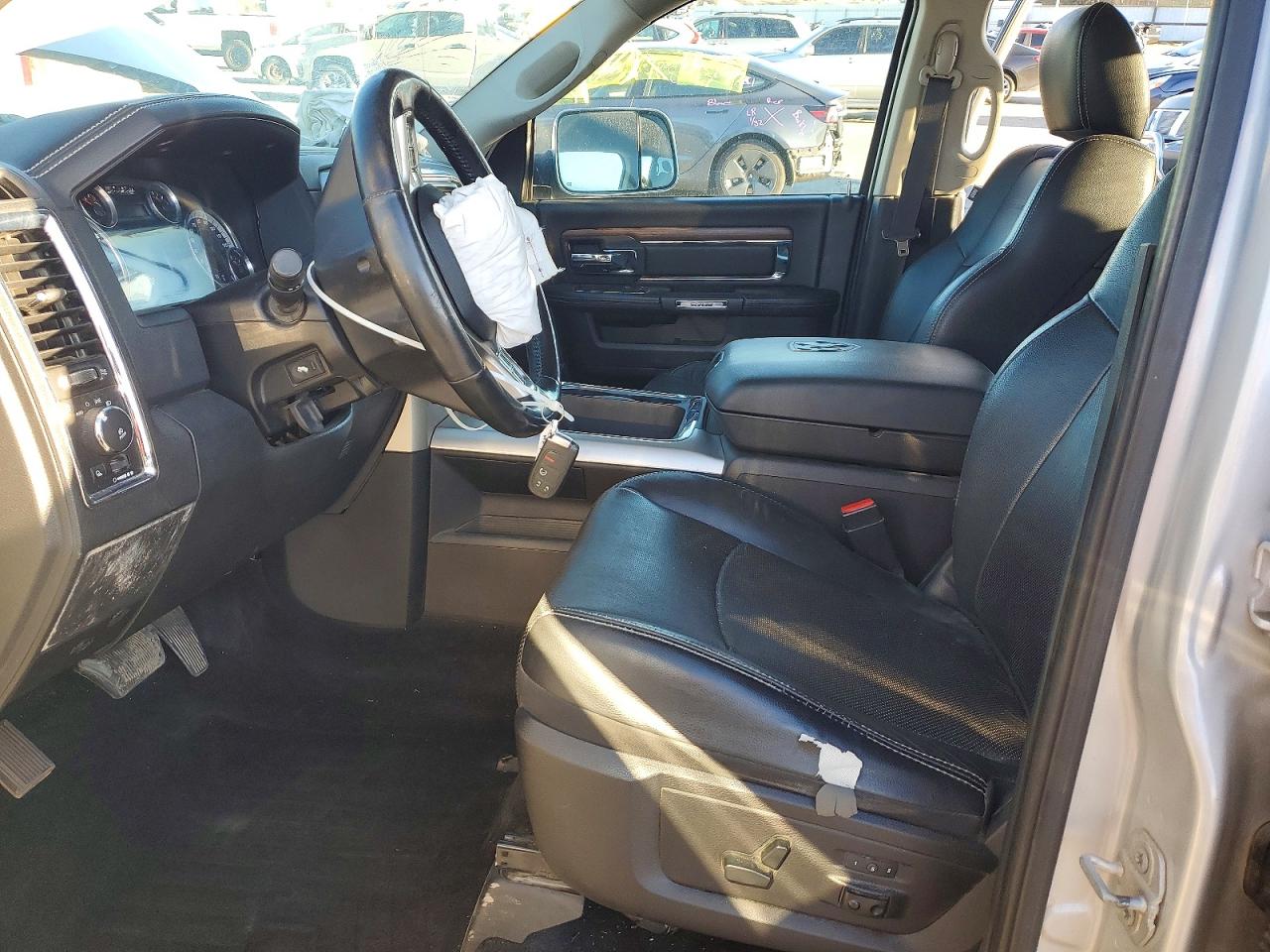 2016 RAM 1500 LARAMIE photo 7