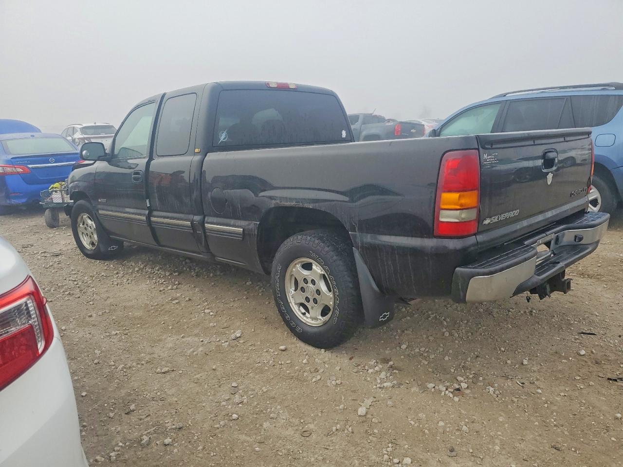 2002 CHEVROLET SILVERADO C1500 photo 2