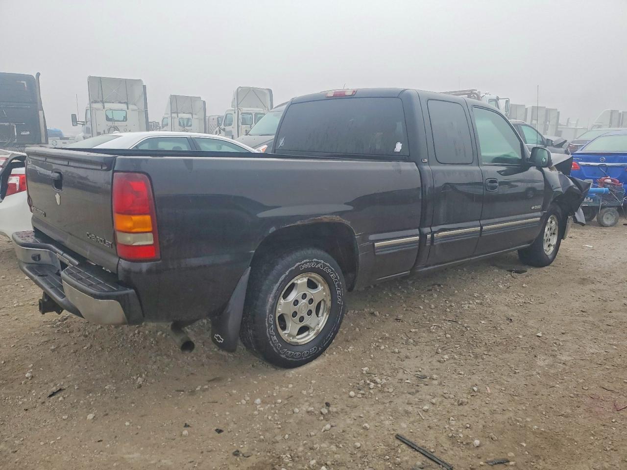 2002 CHEVROLET SILVERADO C1500 photo 3