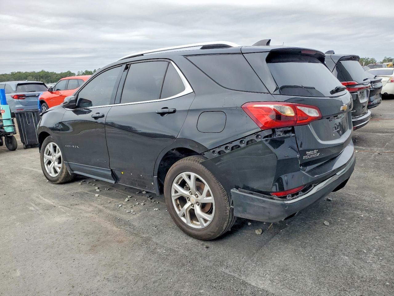 2020 CHEVROLET EQUINOX LT photo 2