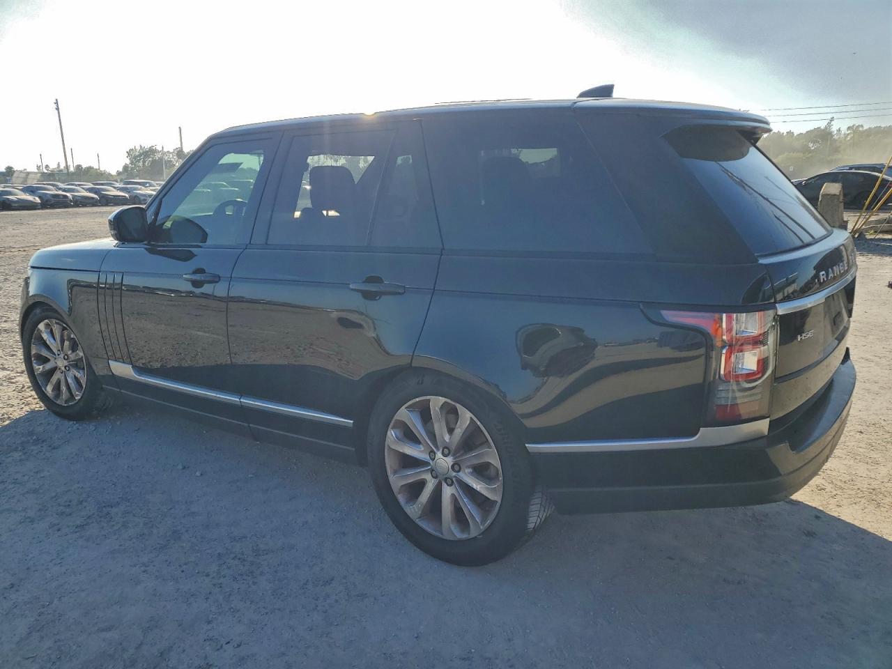2017 LAND ROVER RANGE ROVER HSE photo 2