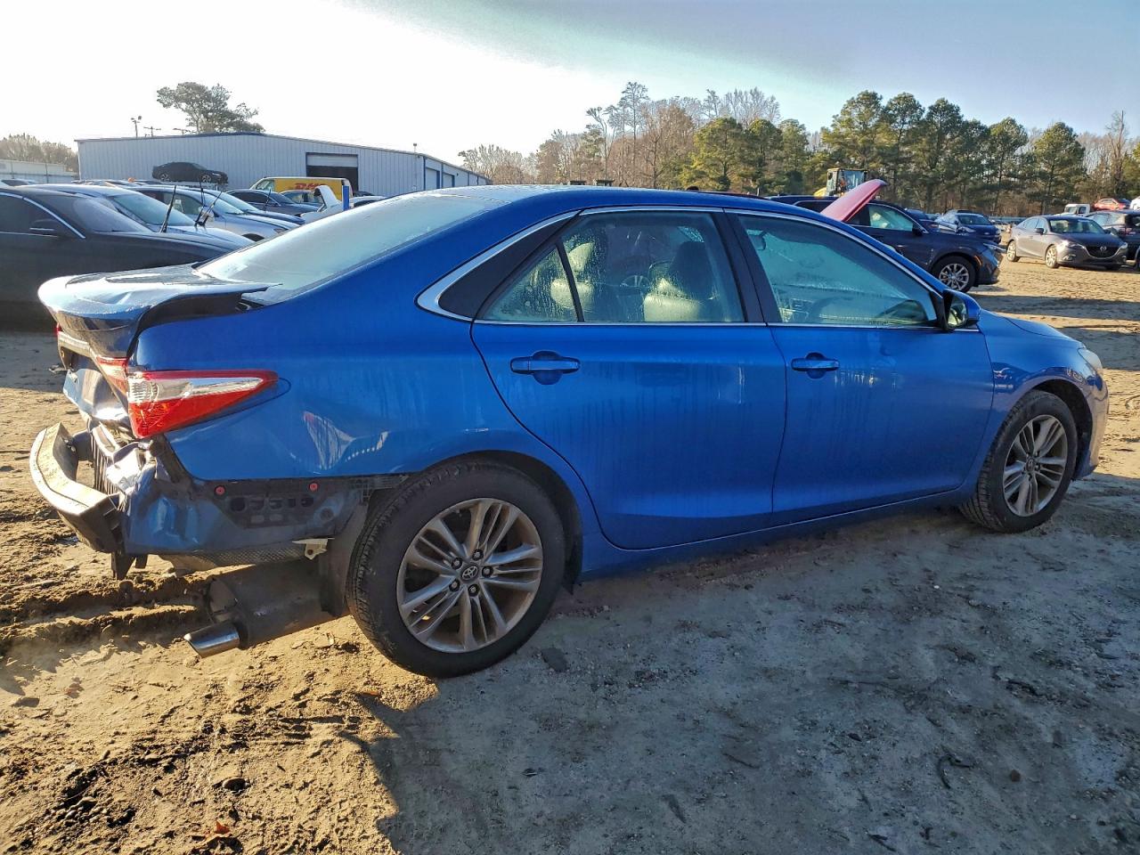 2017 TOYOTA CAMRY LE photo 3