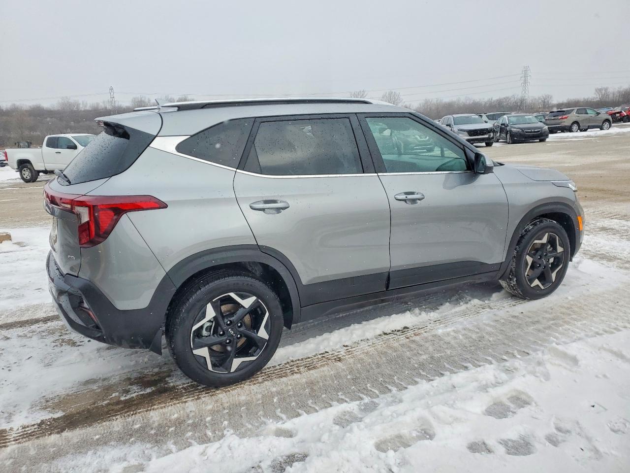 2025 KIA SELTOS EX photo 3