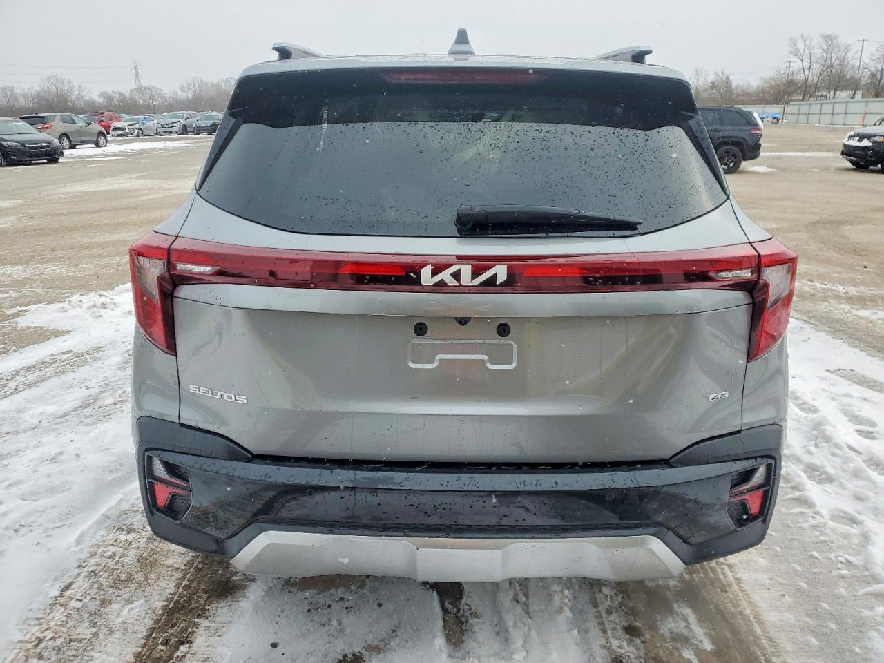 2025 KIA SELTOS EX photo 6