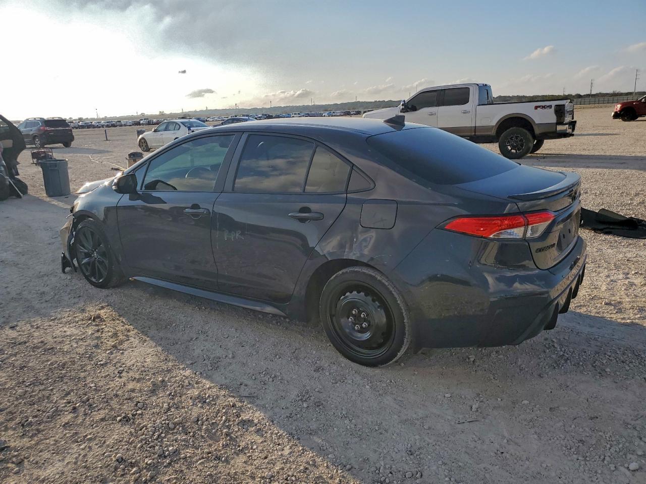 2024 TOYOTA COROLLA SE photo 2