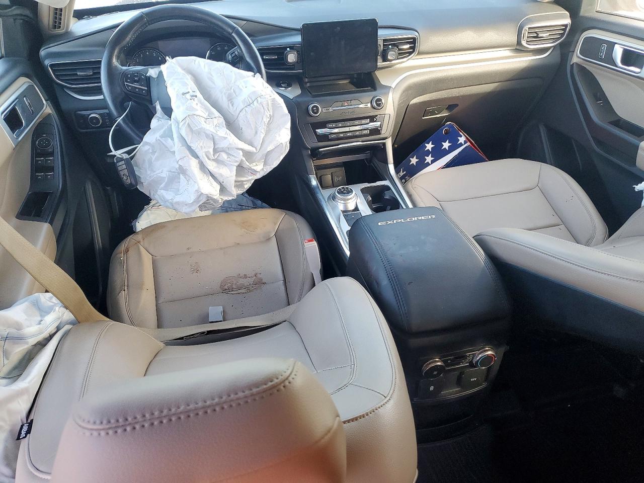 2020 FORD EXPLORER XLT photo 8