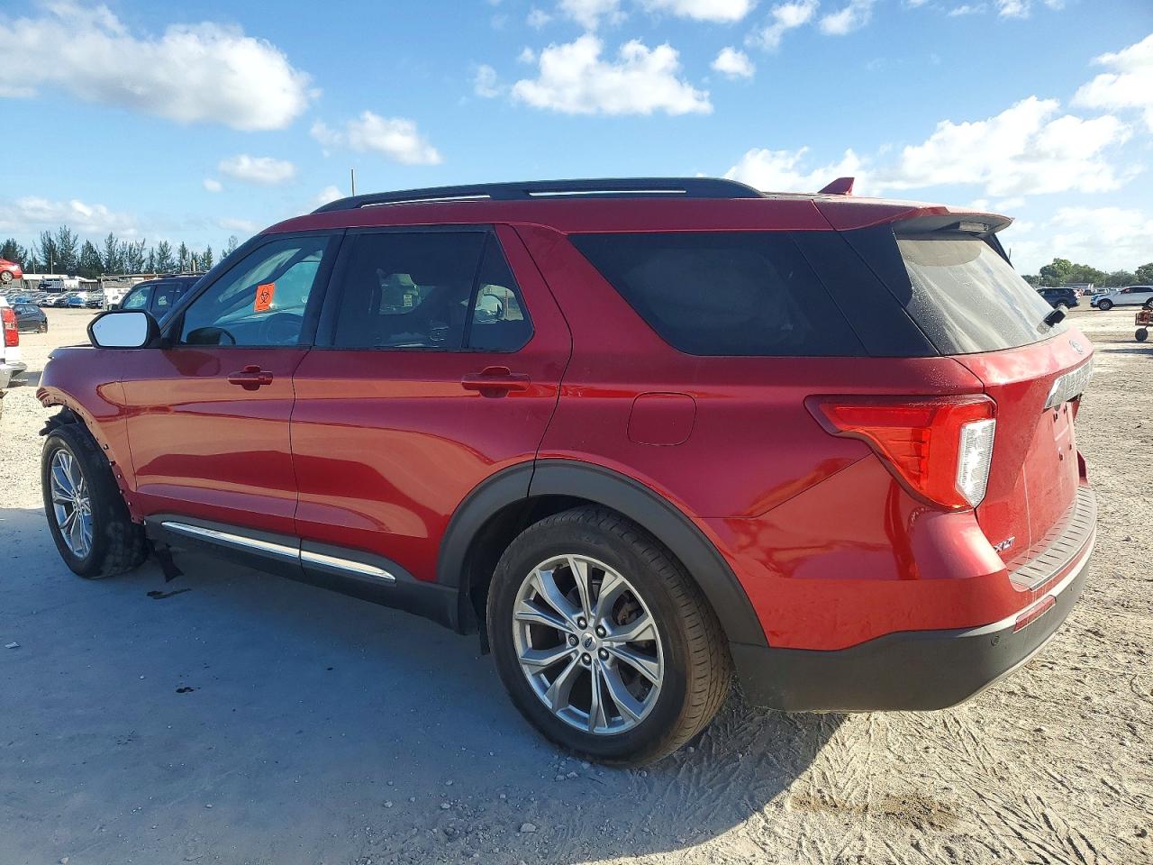2020 FORD EXPLORER XLT photo 2