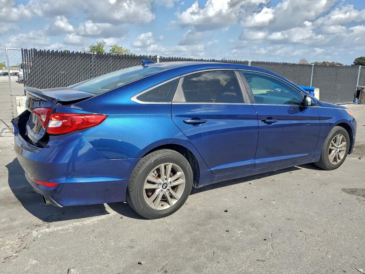 2015 HYUNDAI SONATA SE photo 3