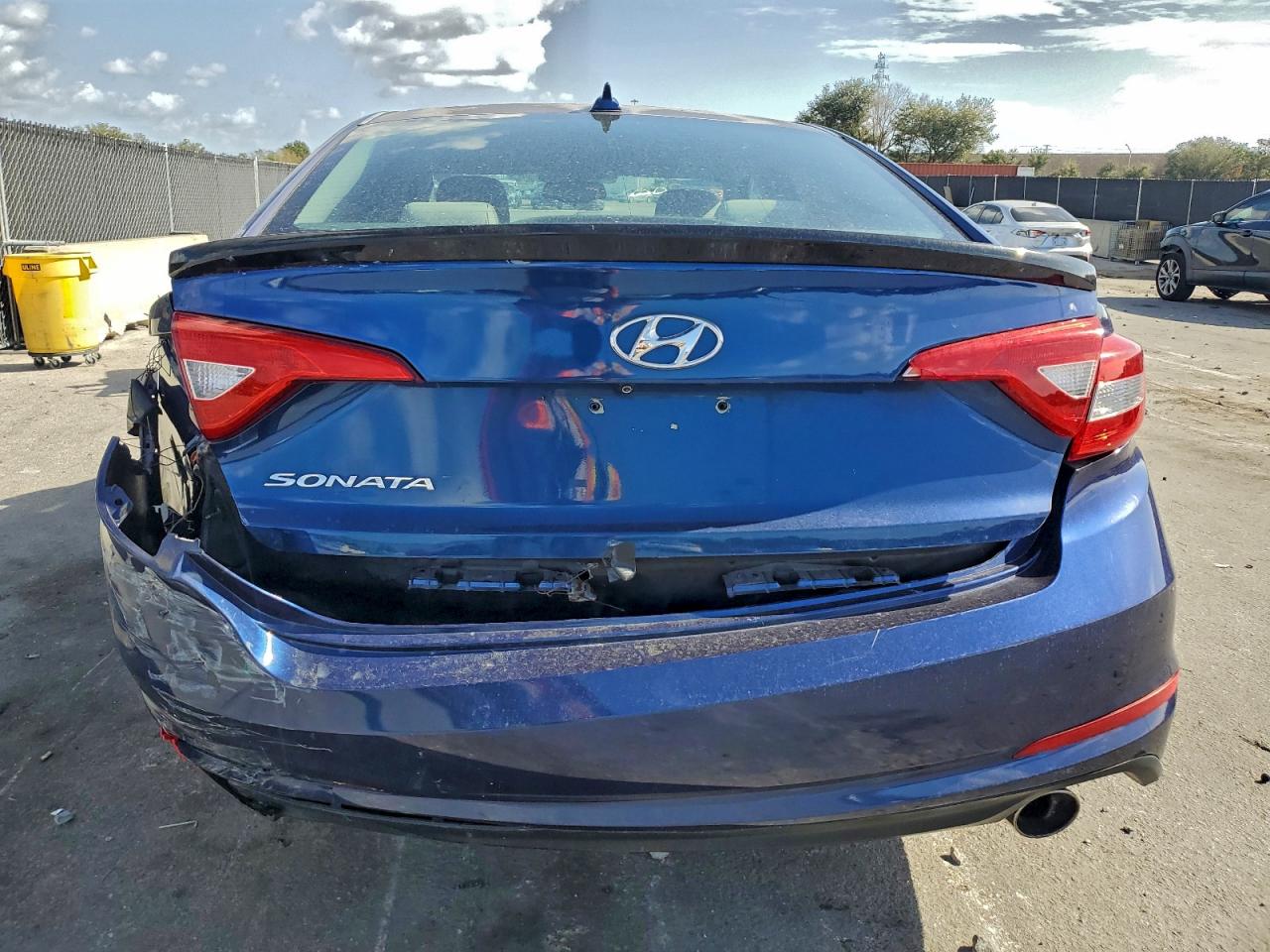 2015 HYUNDAI SONATA SE photo 6