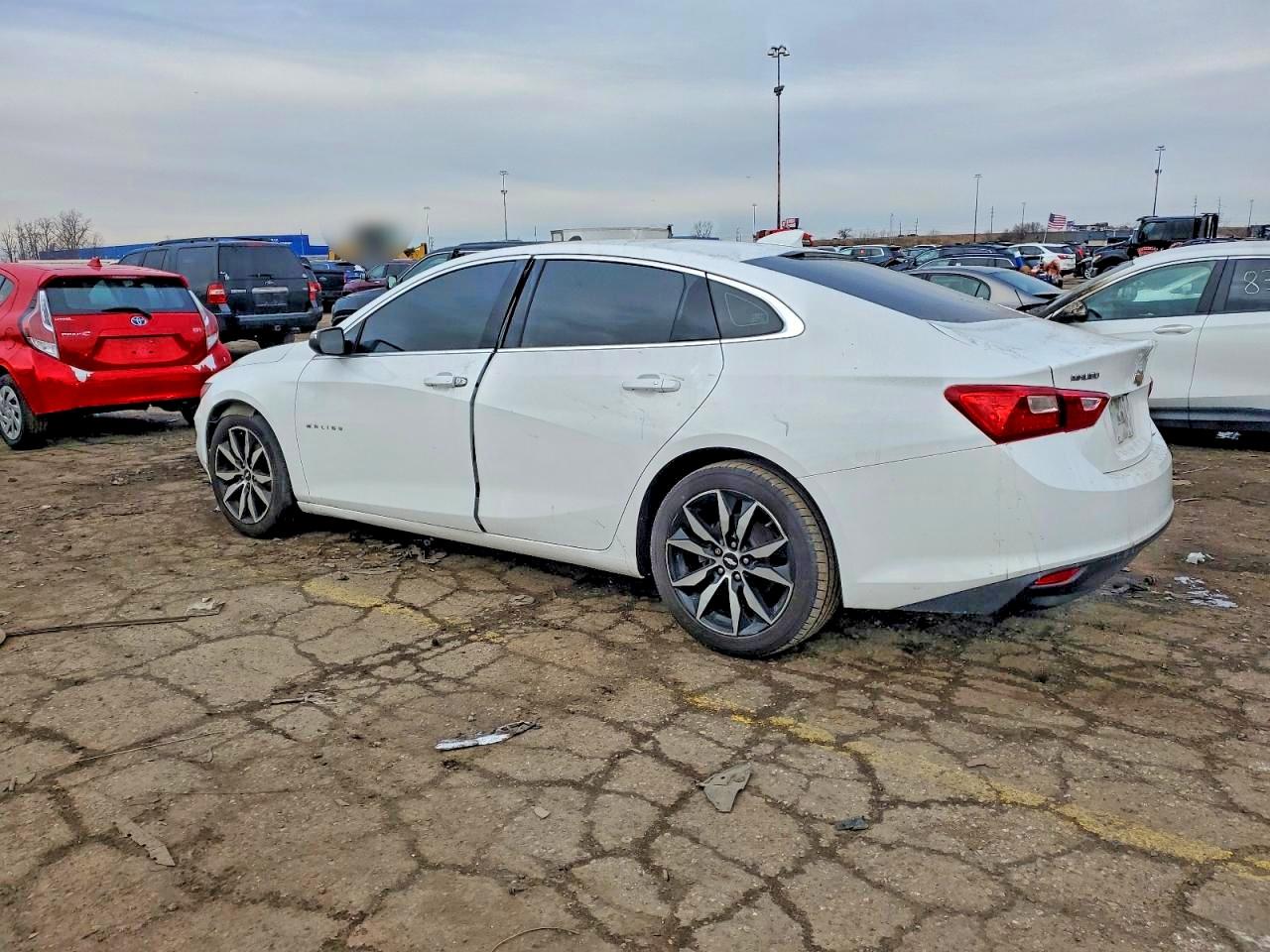 2018 CHEVROLET MALIBU LT photo 2