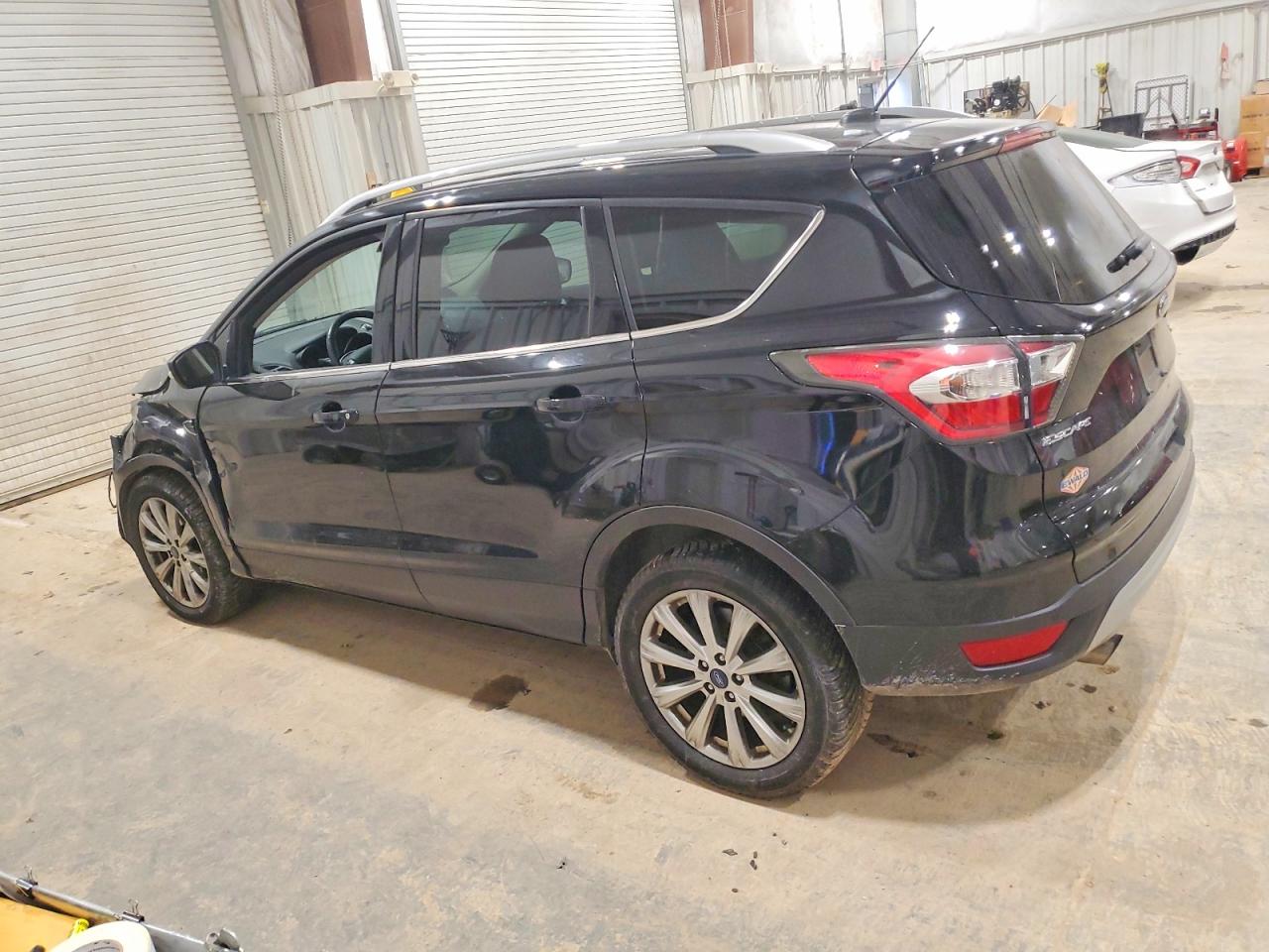 2017 FORD ESCAPE TITANIUM photo 2