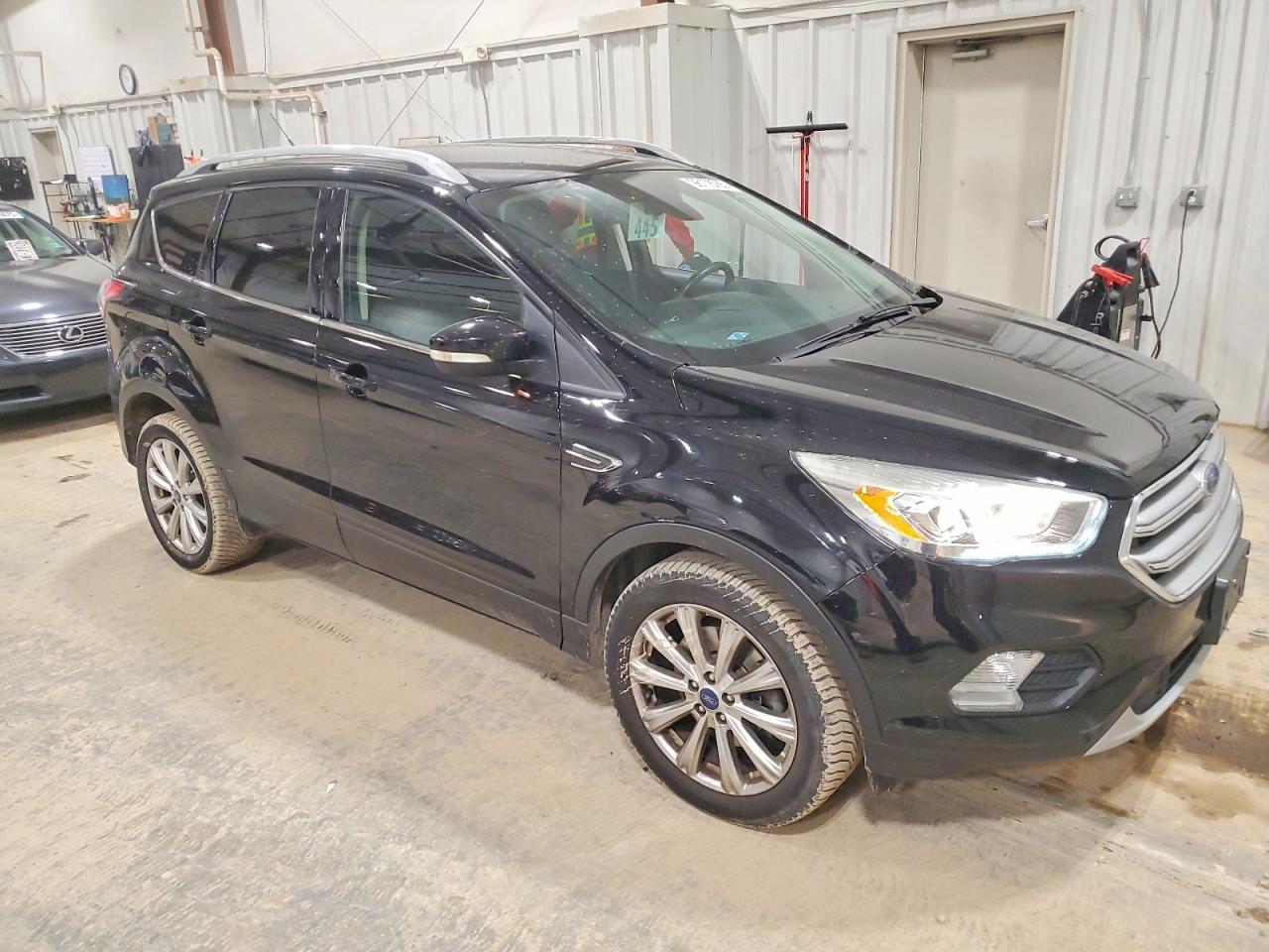 2017 FORD ESCAPE TITANIUM photo 4