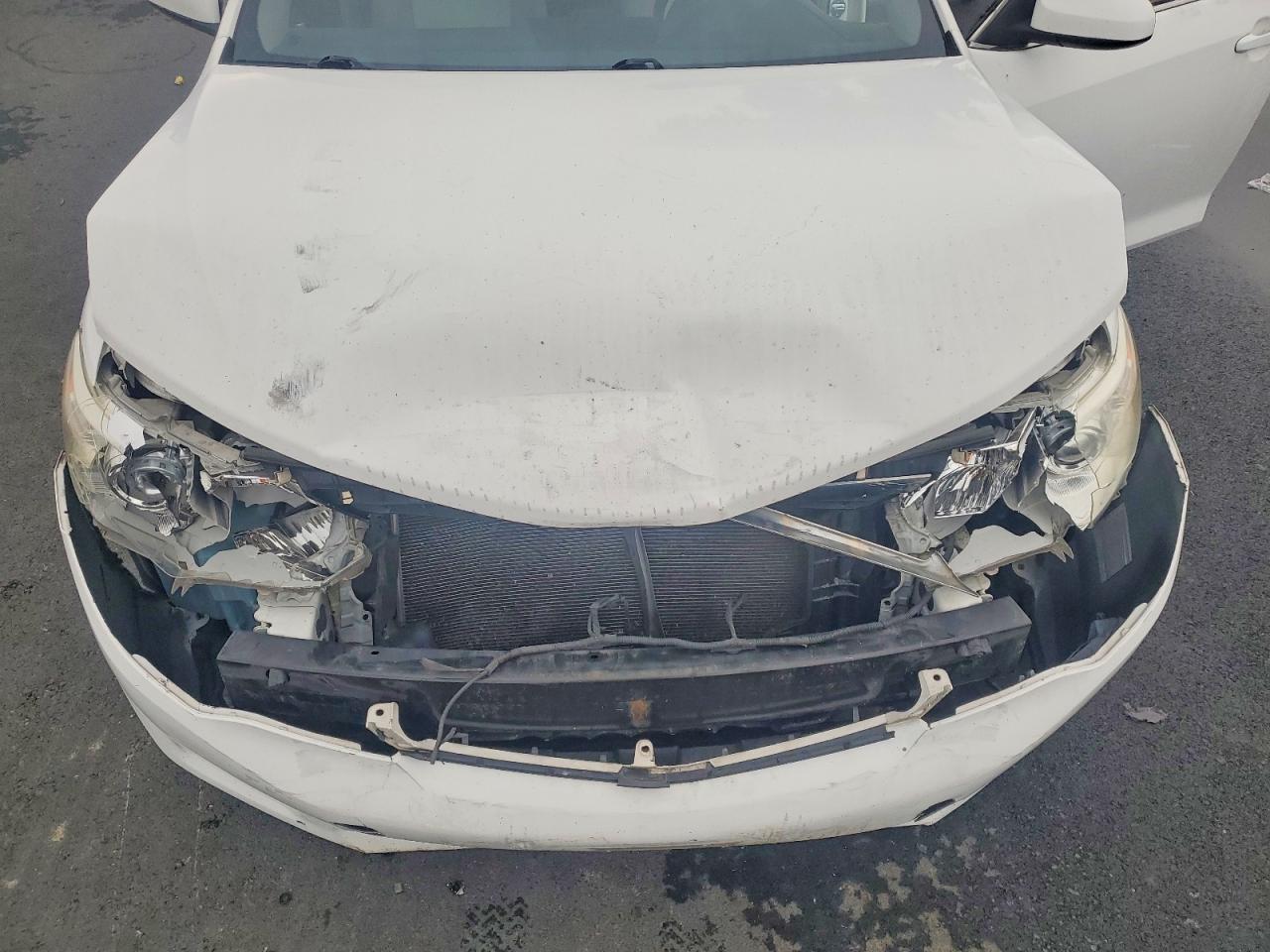 2012 TOYOTA CAMRY LE photo 11