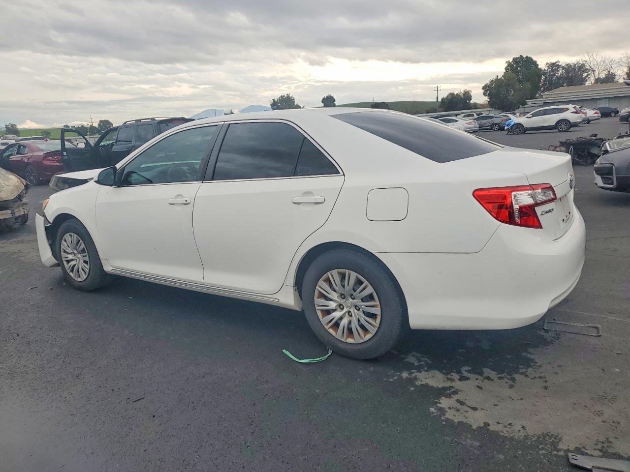 2012 TOYOTA CAMRY LE photo 2