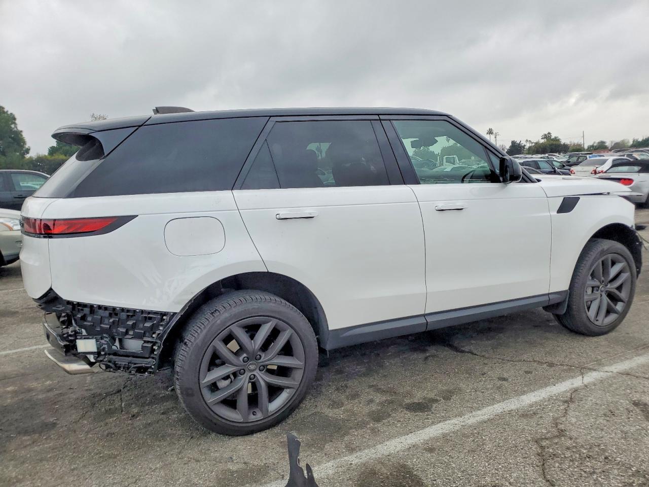 2024 LAND ROVER RANGE ROVER SPORT SE photo 3