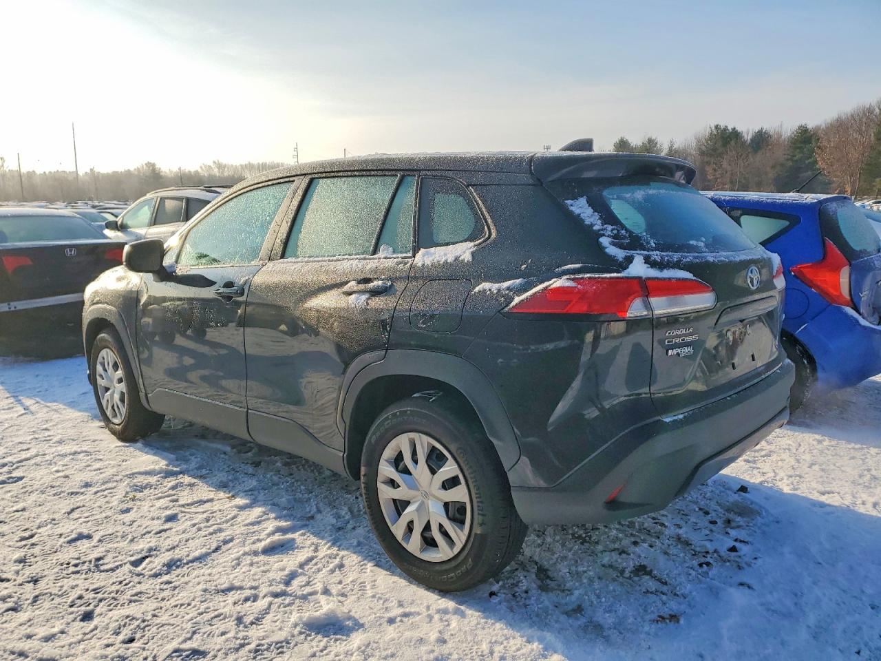 2025 TOYOTA COROLLA CROSS L photo 2