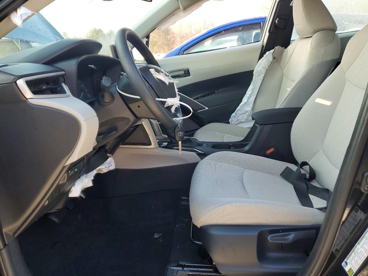 2025 TOYOTA COROLLA CROSS L photo 7