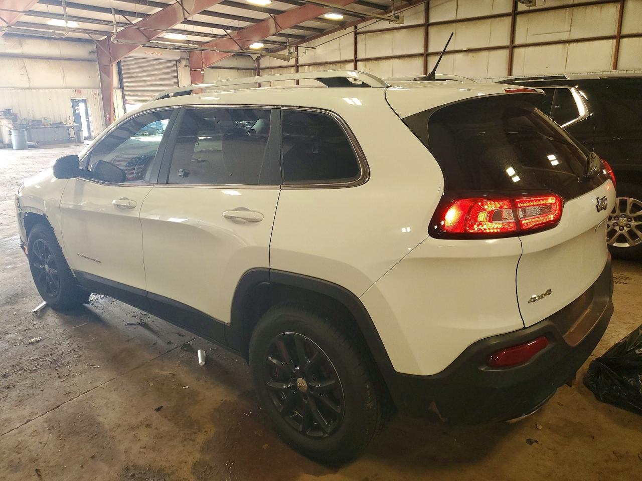 2016 JEEP CHEROKEE LATITUDE photo 3