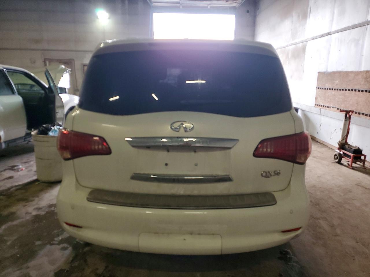 2012 INFINITI QX56 photo 6