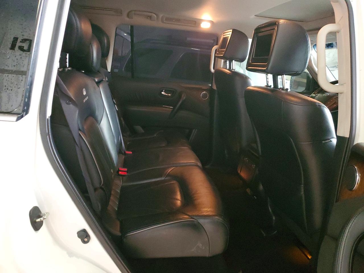 2012 INFINITI QX56 photo 11
