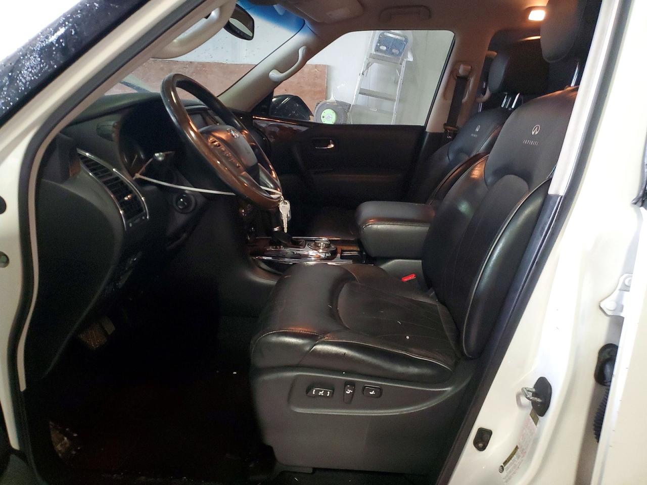 2012 INFINITI QX56 photo 7