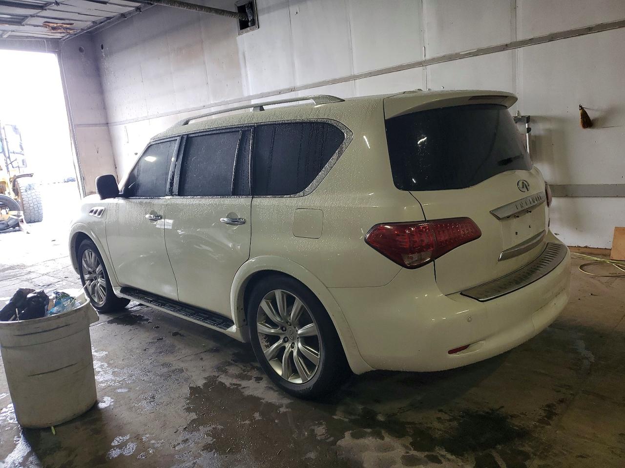 2012 INFINITI QX56 photo 2
