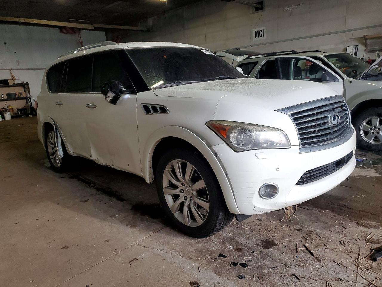 2012 INFINITI QX56 photo 4