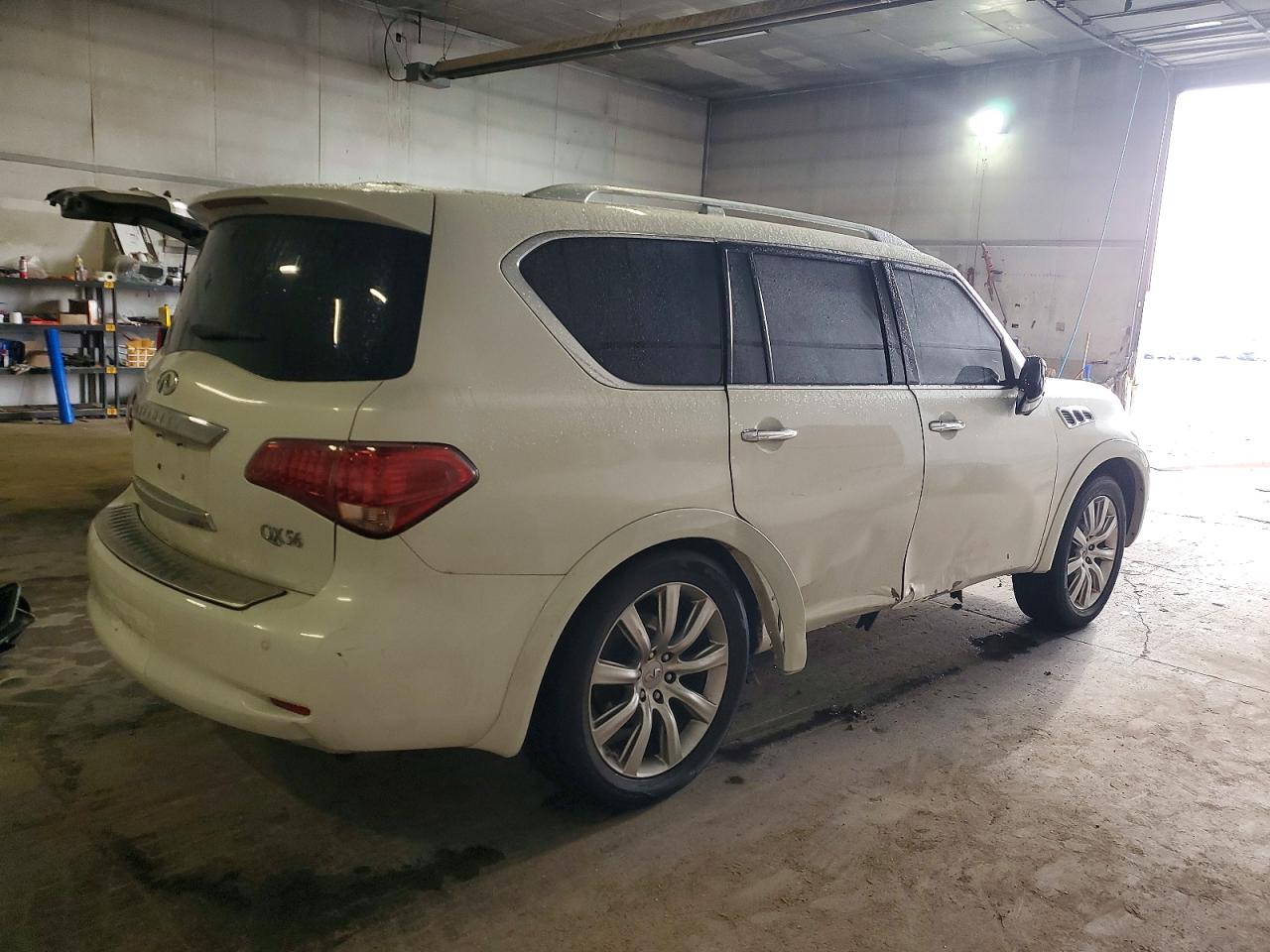 2012 INFINITI QX56 photo 3