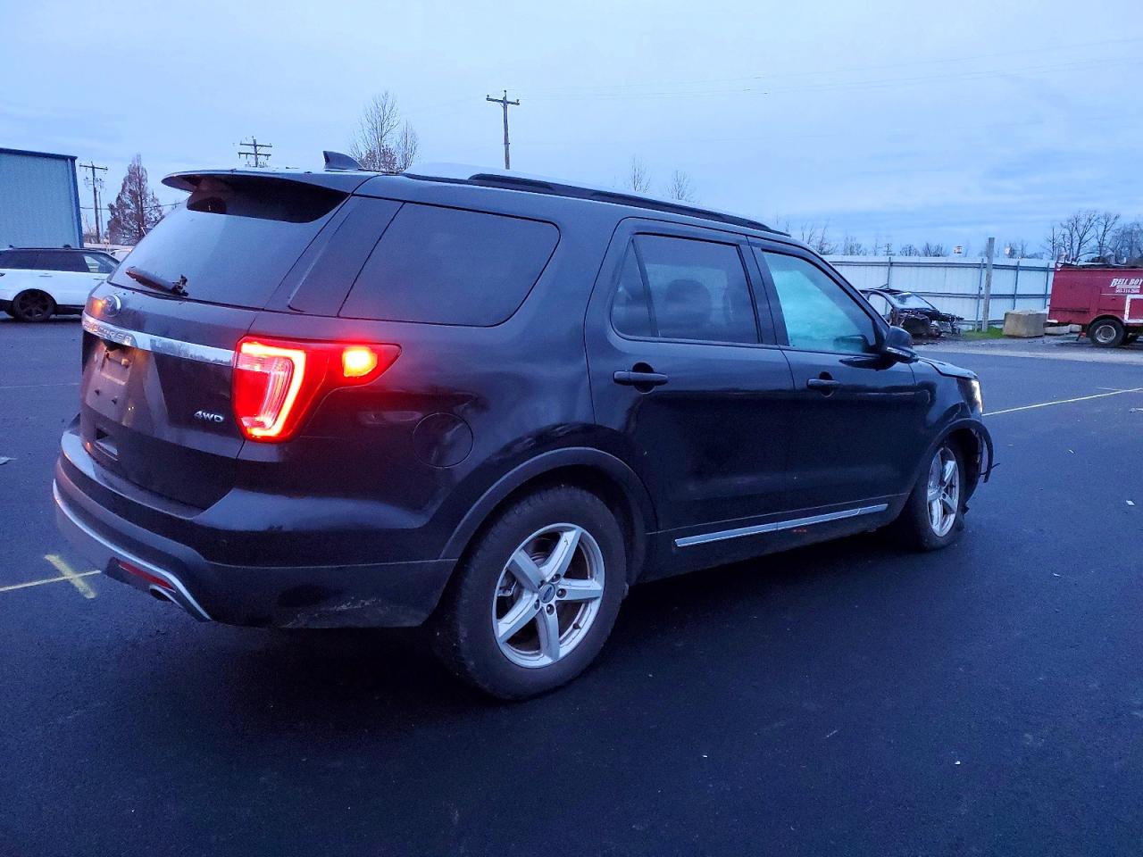 2017 FORD EXPLORER XLT photo 3