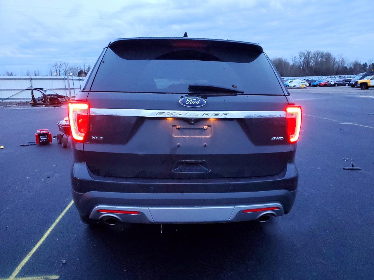 2017 FORD EXPLORER XLT photo 6