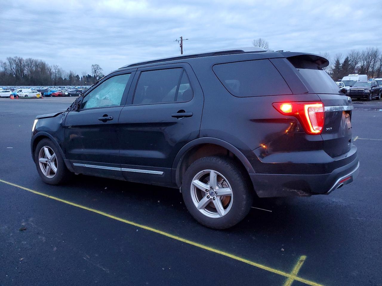 2017 FORD EXPLORER XLT photo 2