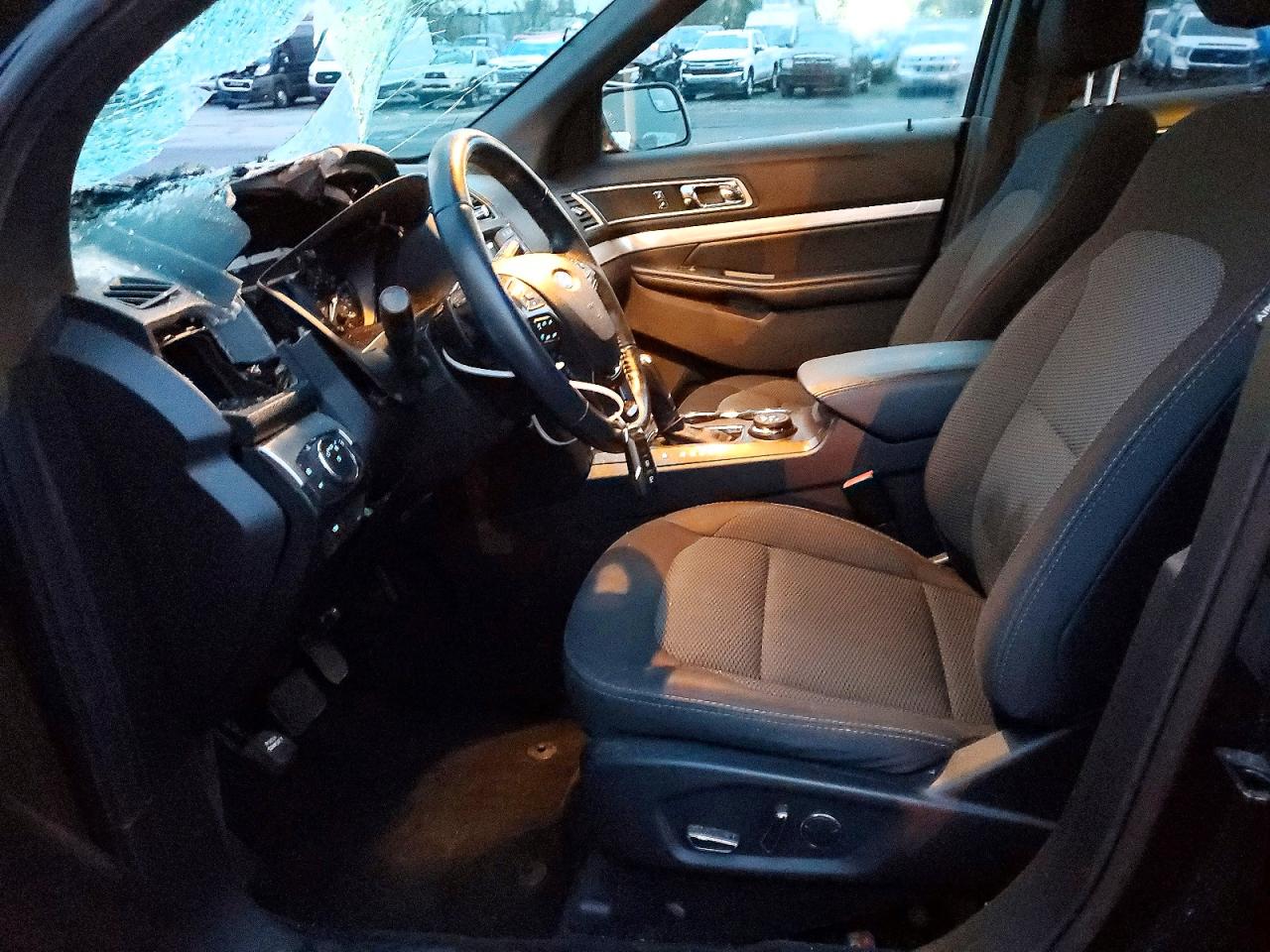 2017 FORD EXPLORER XLT photo 7