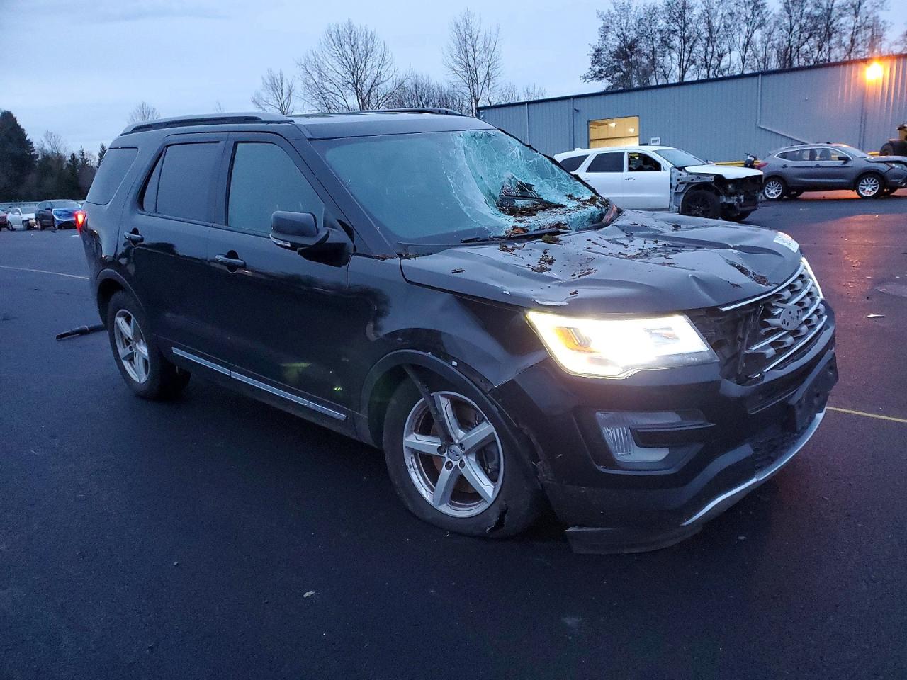 2017 FORD EXPLORER XLT photo 4