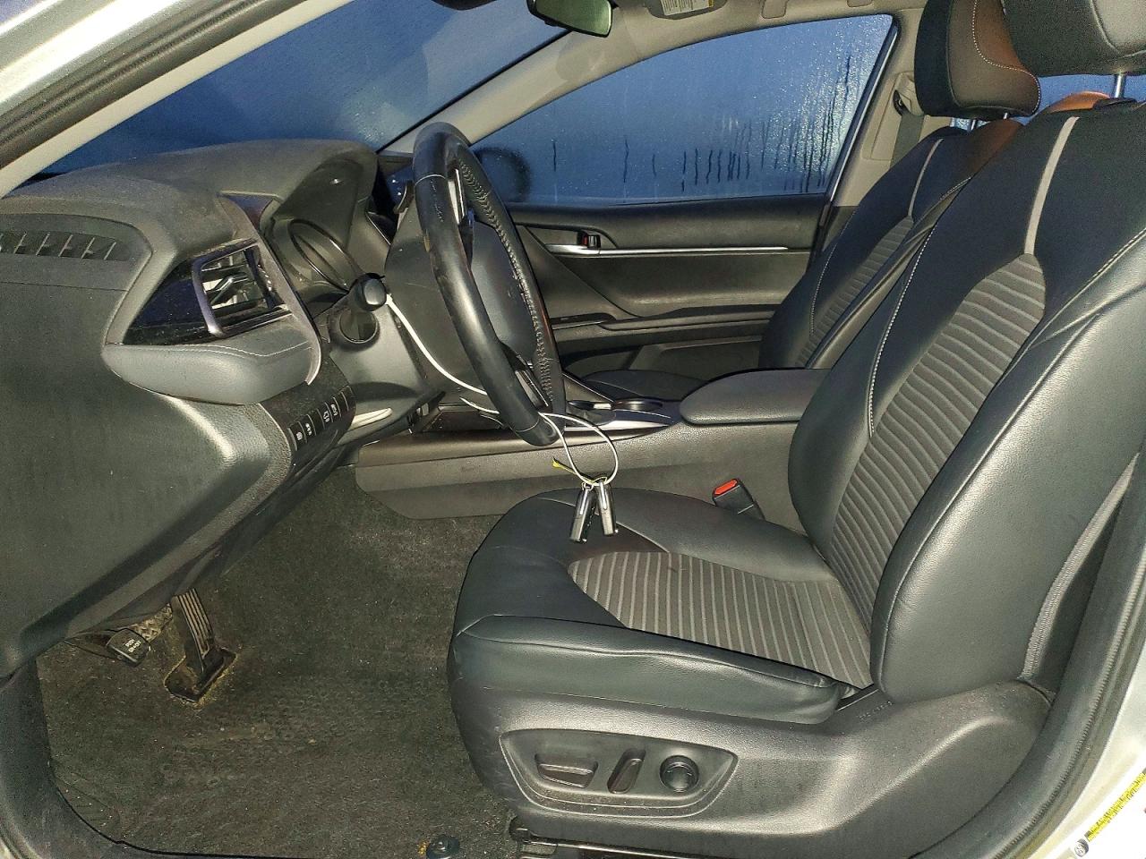 2021 TOYOTA CAMRY SE photo 7