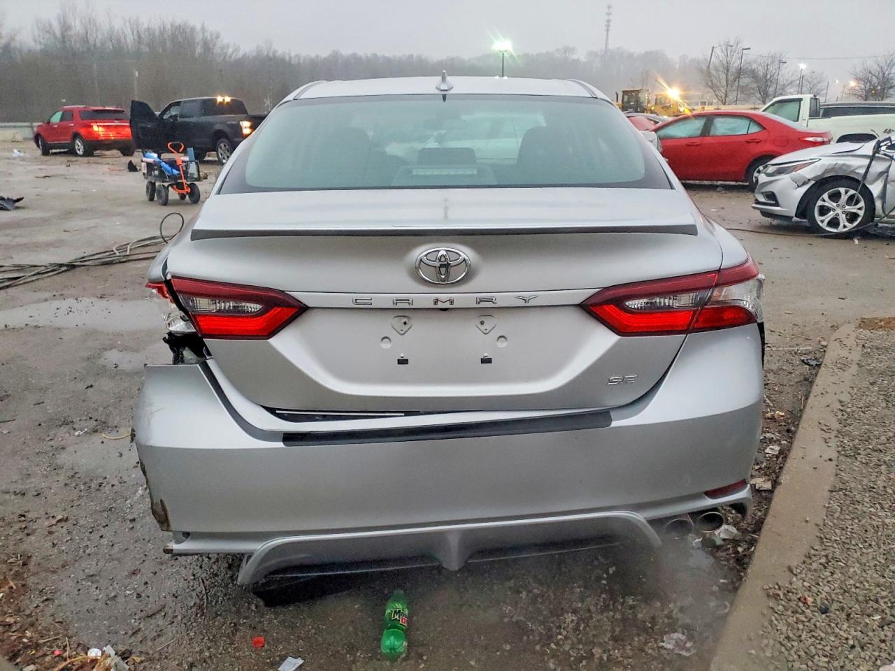2021 TOYOTA CAMRY SE photo 6