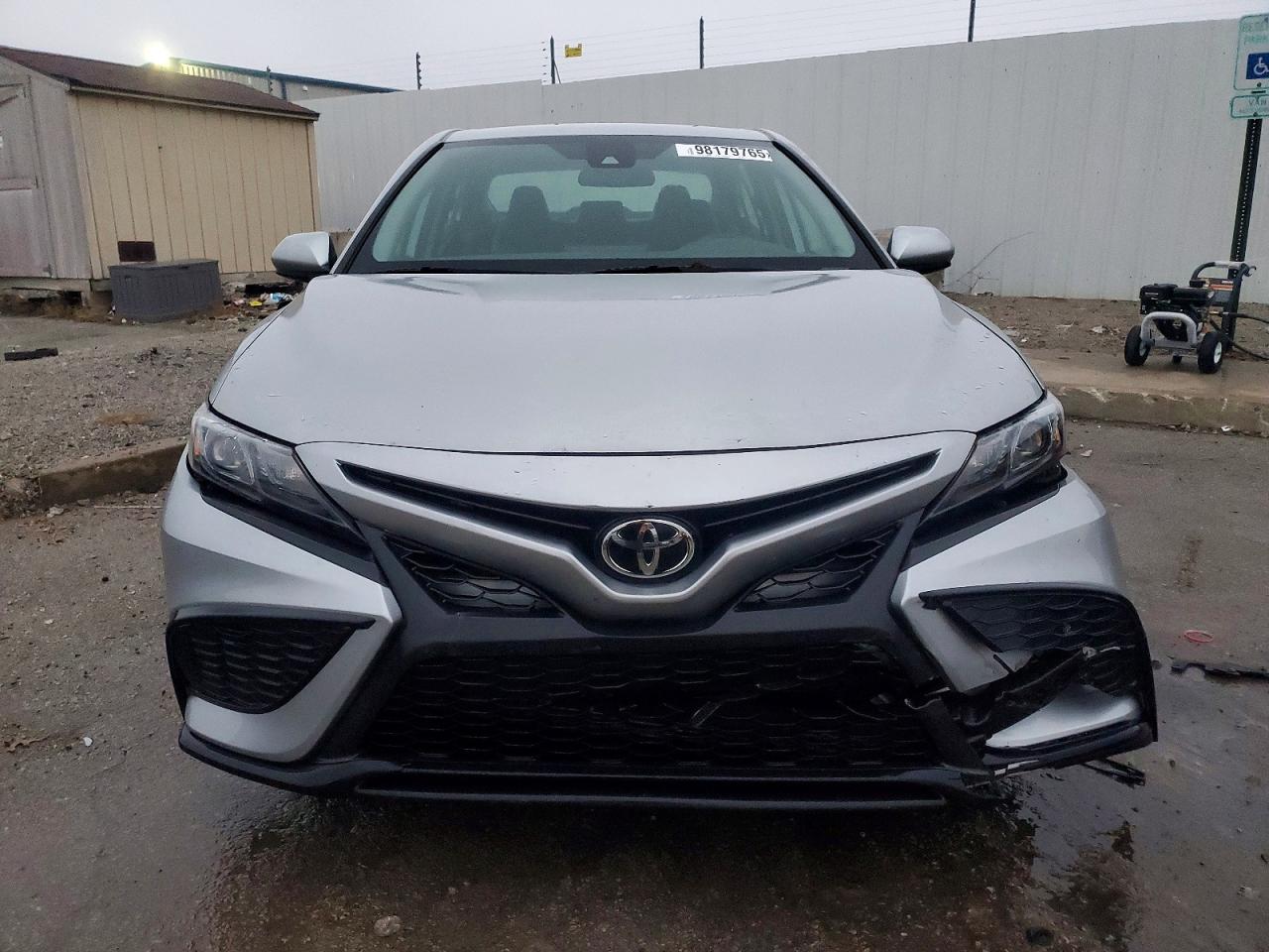 2021 TOYOTA CAMRY SE photo 5