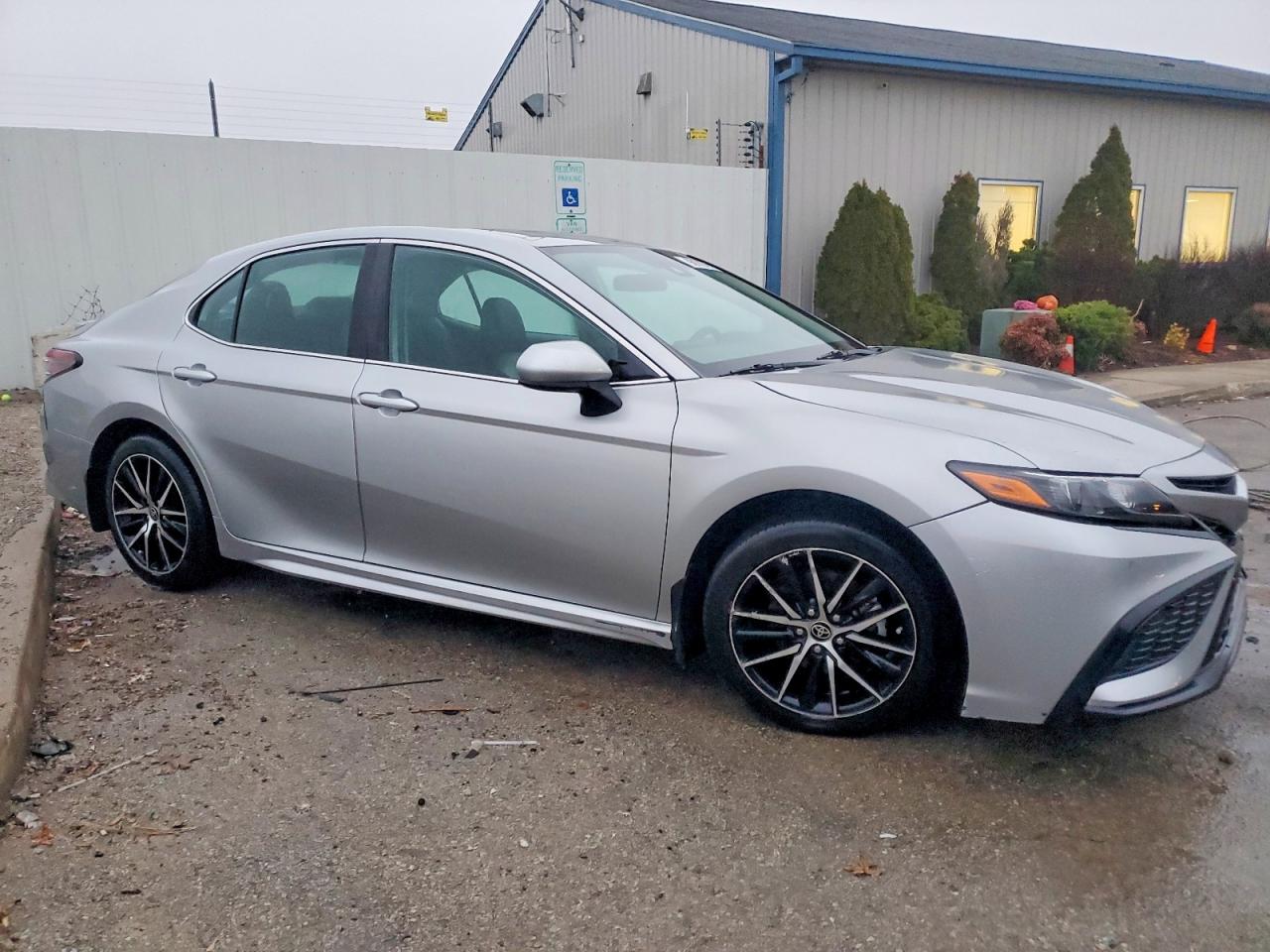 2021 TOYOTA CAMRY SE photo 4