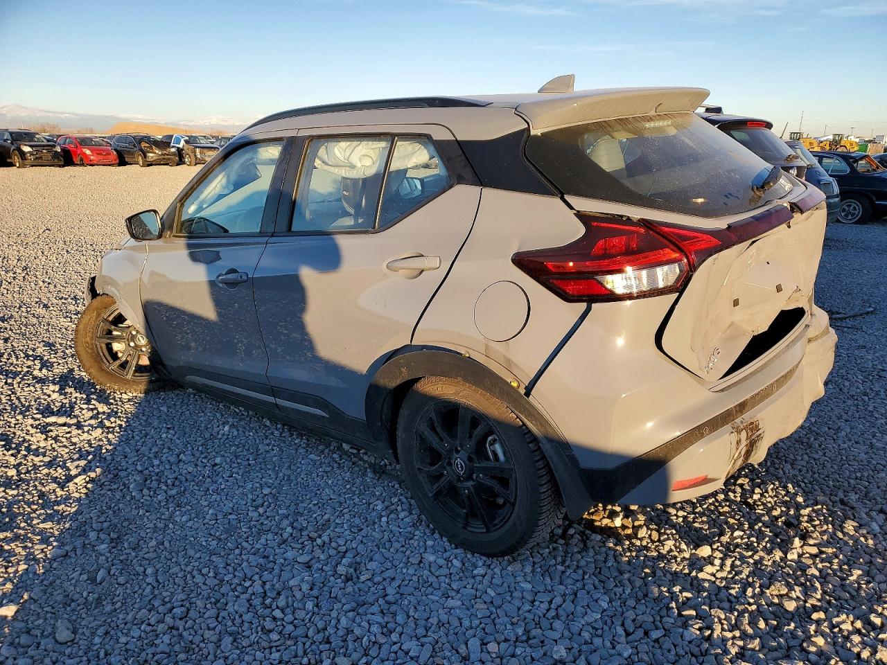 2022 NISSAN KICKS SR photo 2
