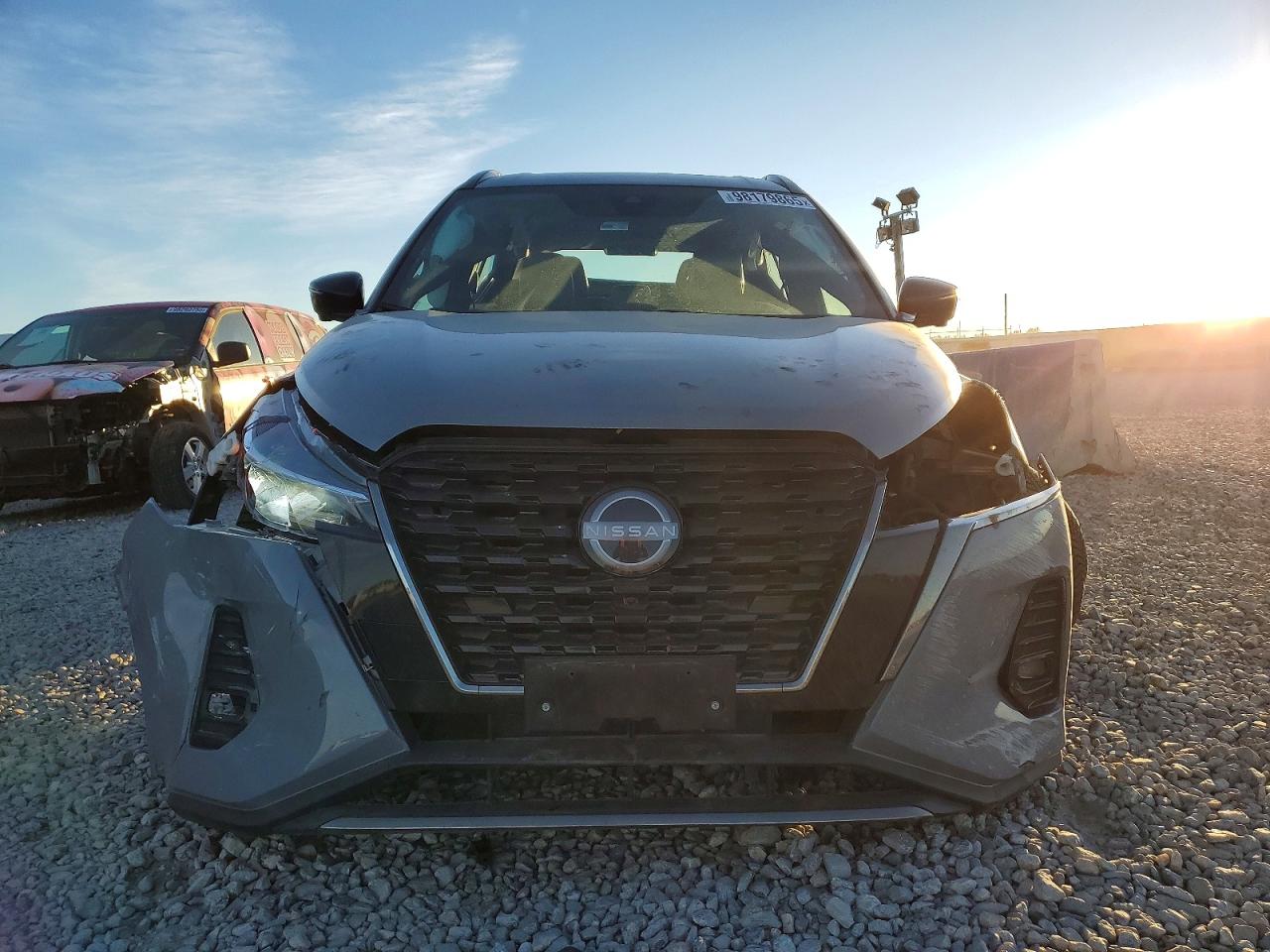 2022 NISSAN KICKS SR photo 5