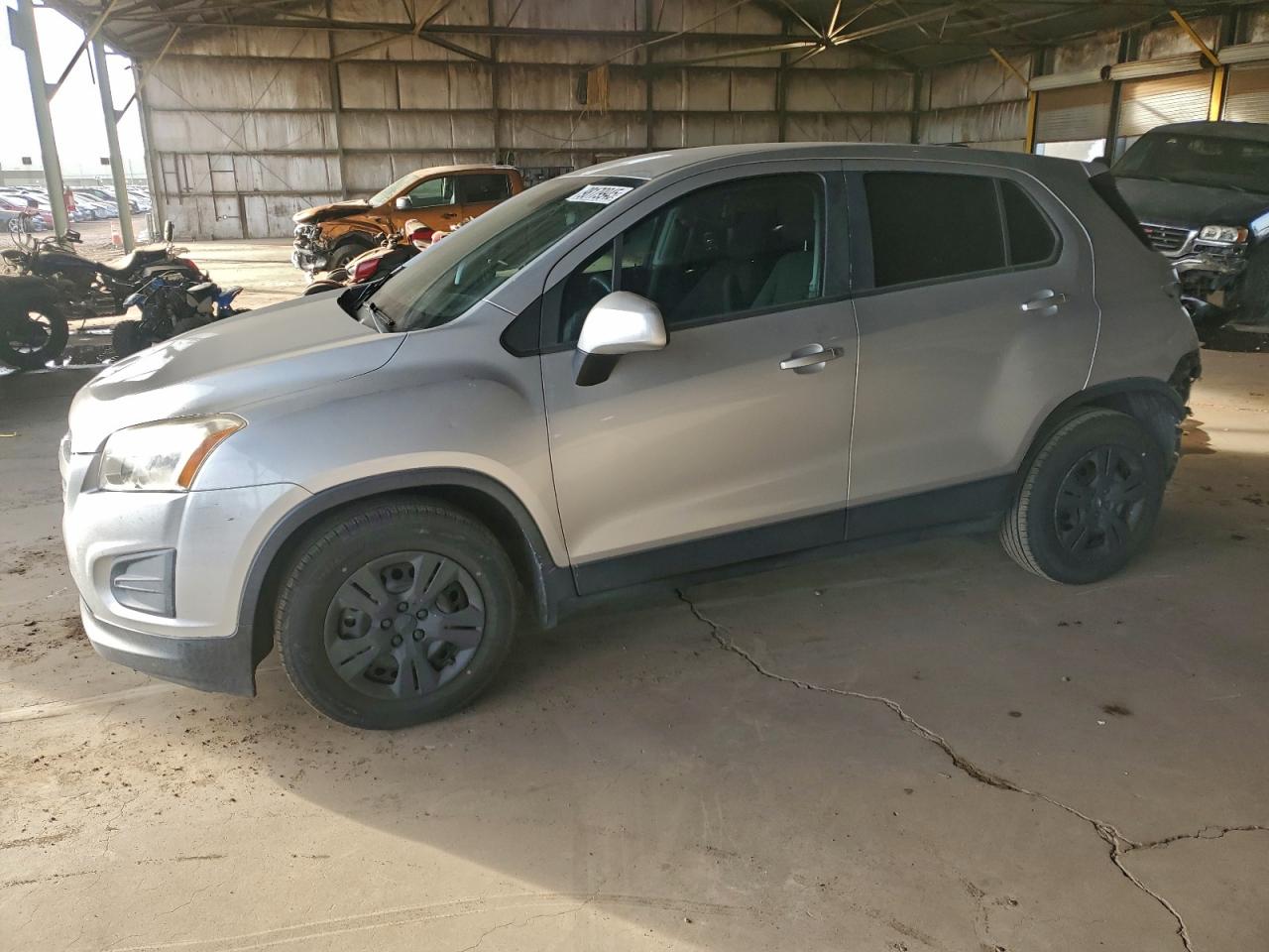 2015 CHEVROLET TRAX LS photo 2