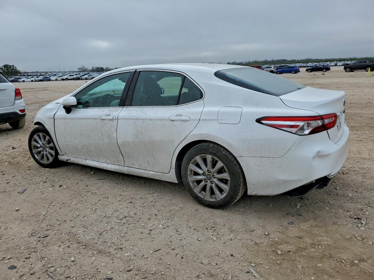 2018 TOYOTA CAMRY L photo 2