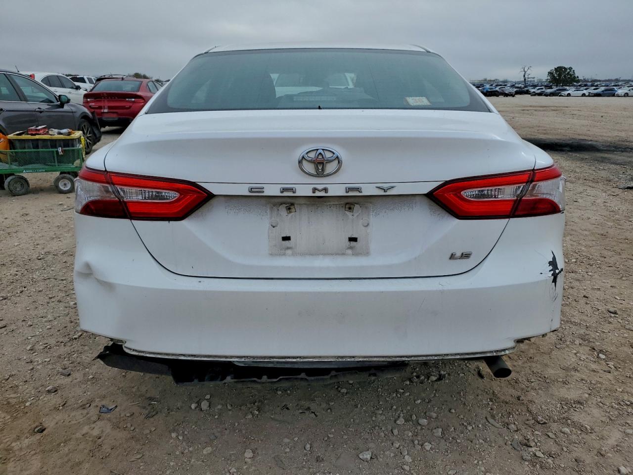 2018 TOYOTA CAMRY L photo 6