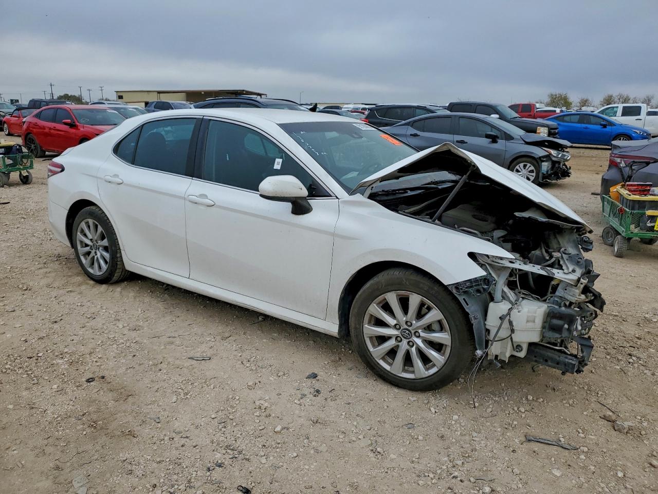 2018 TOYOTA CAMRY L photo 4