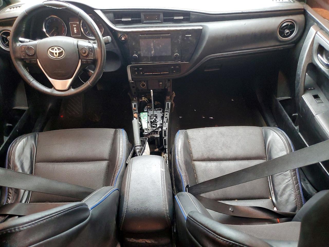 2017 TOYOTA COROLLA L photo 8