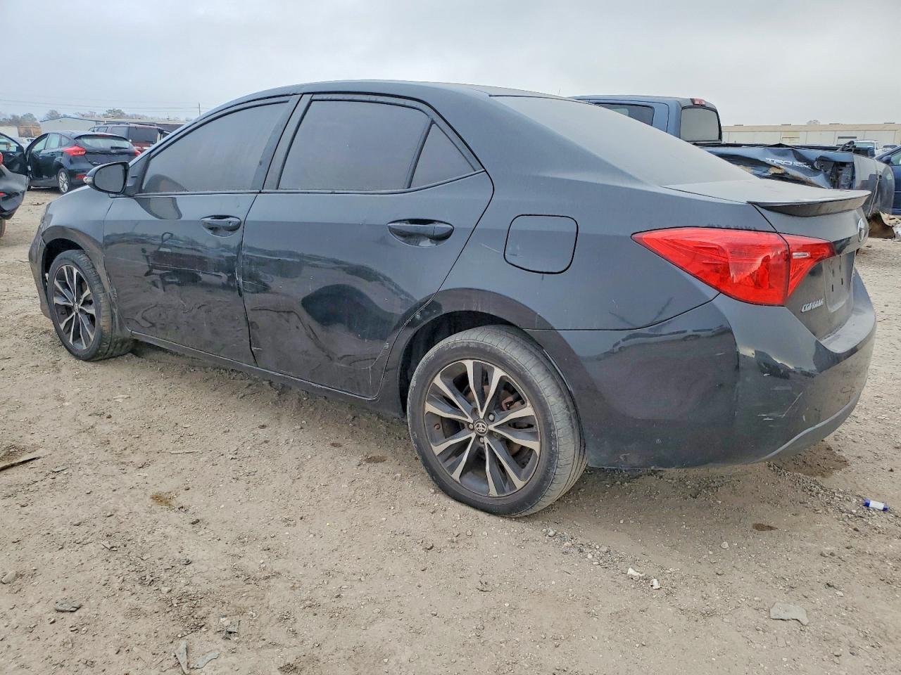 2017 TOYOTA COROLLA L photo 2